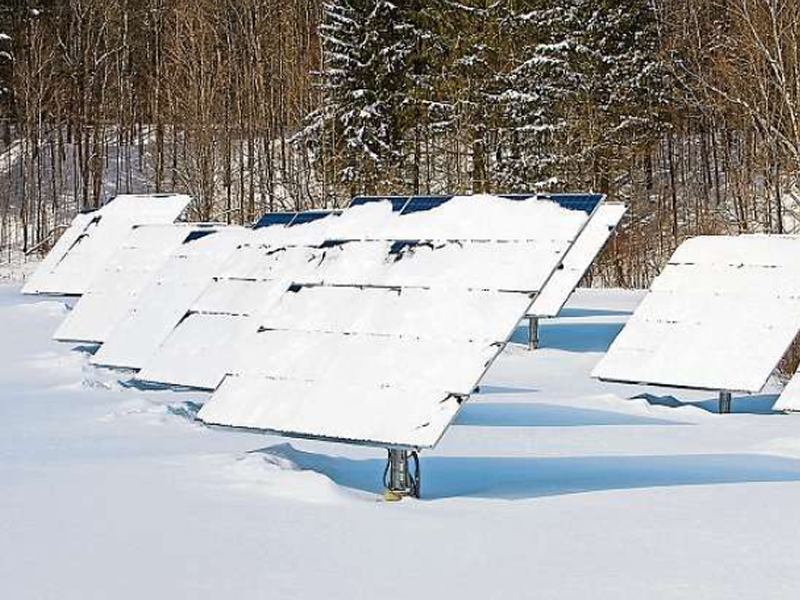 Solarpanels-im-Winter.png